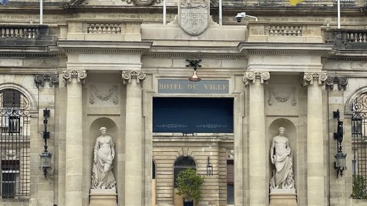 Cent premiers jours à Bordeaux : les mesures prioritaires de la mairie sous Cazenave