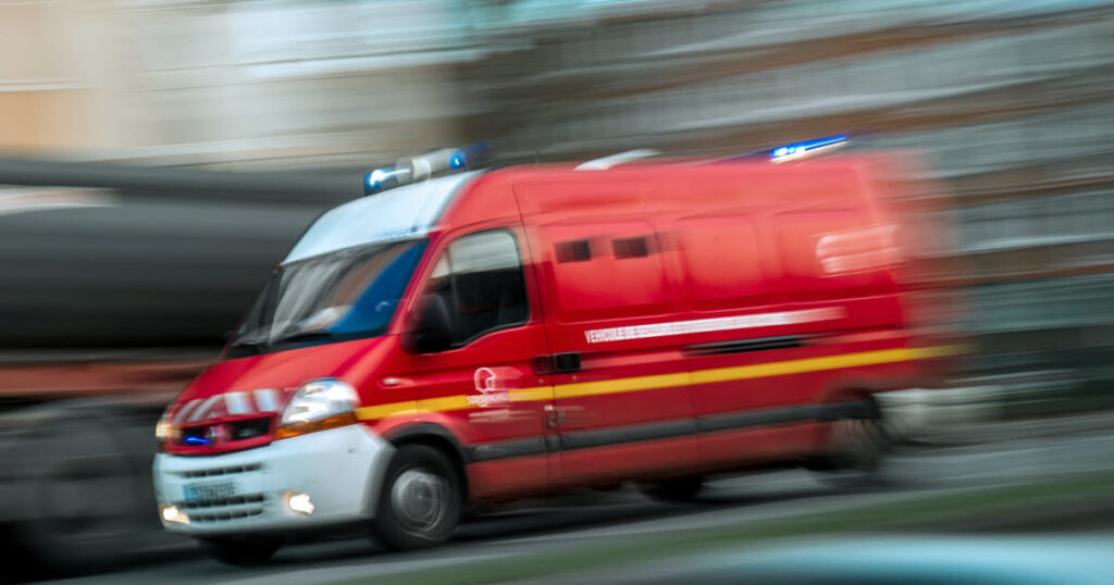 Accident à Périgueux : une voiture détruit un poteau électrique et plonge des habitations dans le noir