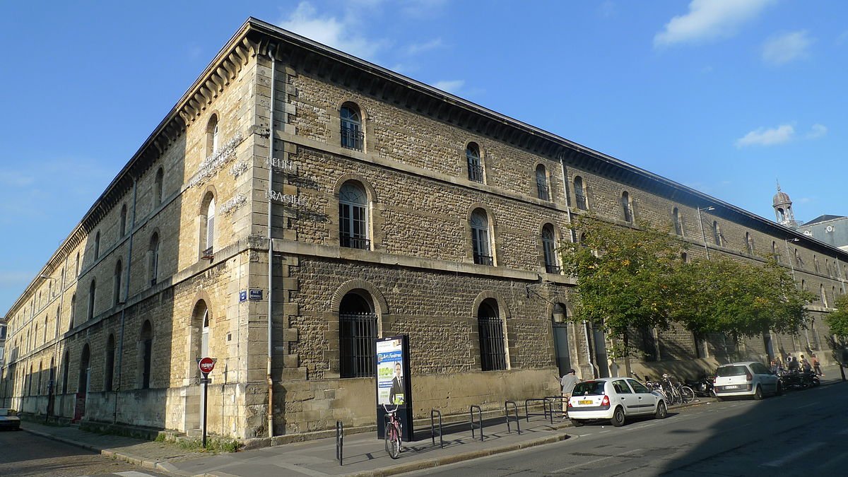 CAPC de Bordeaux : la demande de réparation de l’ancienne directrice examinée par le tribunal