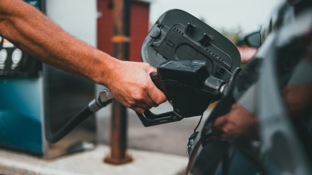 Bordeaux : face à la flambée des carburants, de nouvelles habitudes émergent