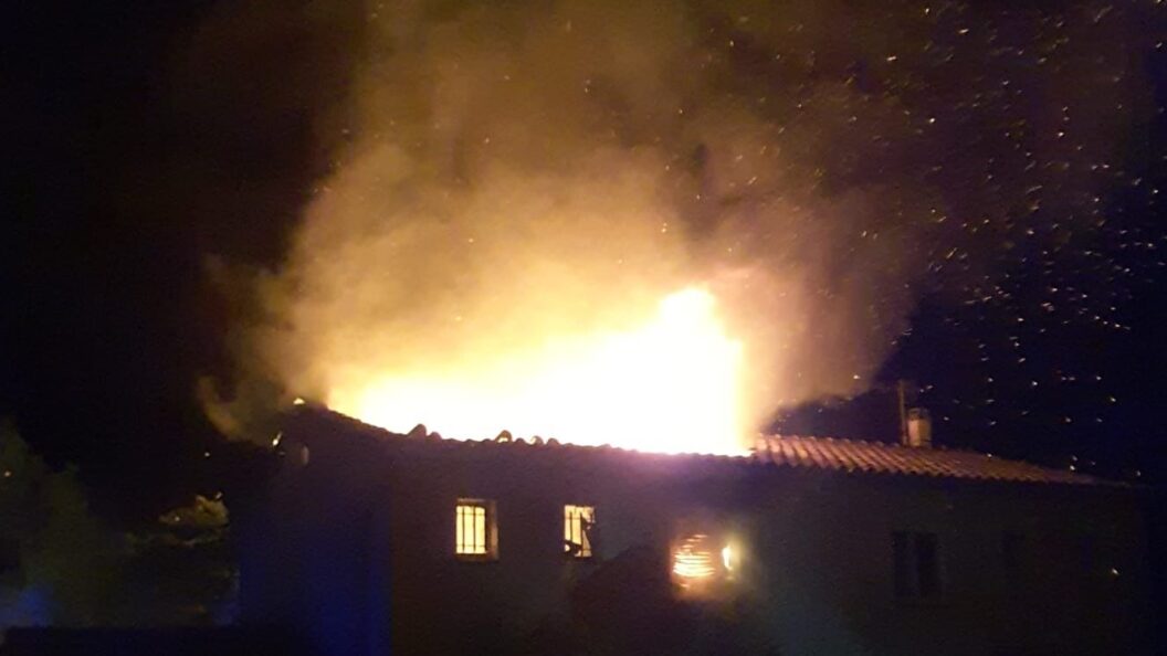 Incendie mortel sur le bassin d’Arcachon : une maison ravagée par les flammes