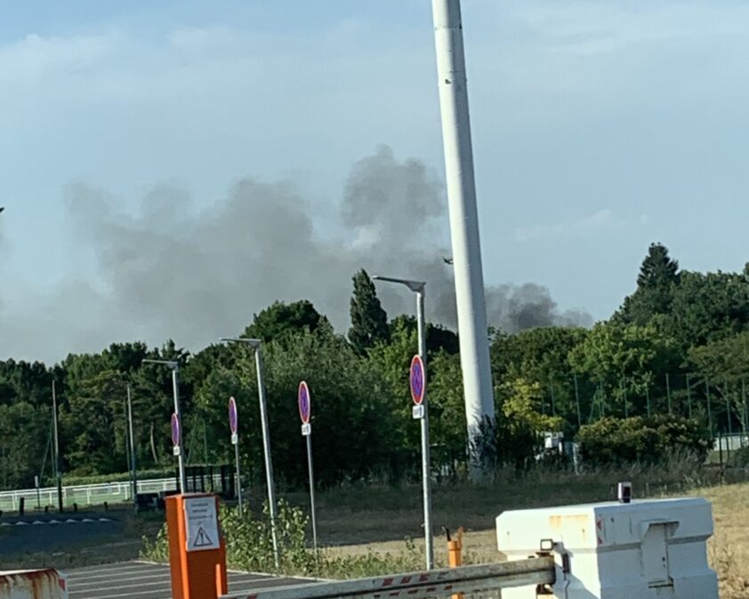 Près de Bordeaux-Lac : des moyens aériens engagés après un feu au nord de Bordeaux