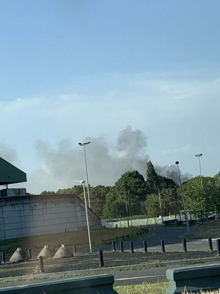 Près de Bordeaux-Lac : des moyens aériens engagés après un feu au nord de Bordeaux