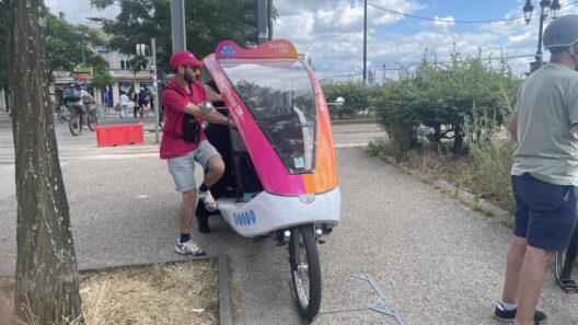 Pont de pierre à Bordeaux : deux mois de perturbations pour les tramways A et E. Retour du Mobi’vélo.