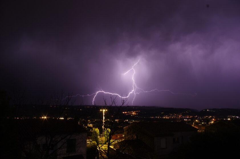 Orages, grêle et fortes rafales : la Gironde en vigilance orange ce jeudi