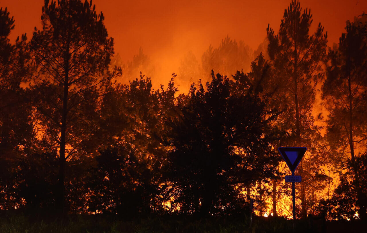 Blagon : des riverains se mobilisent pour aider les pompiers à freiner les flammes