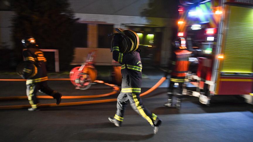 Sauveterre-Saint-Denis : un important sinistre embrase une habitation et plusieurs véhicules dans le Lot-et-Garonne