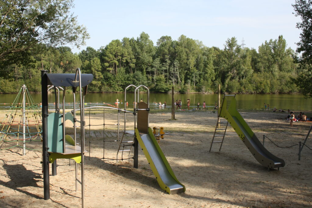 Saint-Christoly-de-Blaye : les lacs du Moulin Blanc, l’un des bons plans baignade de l’été