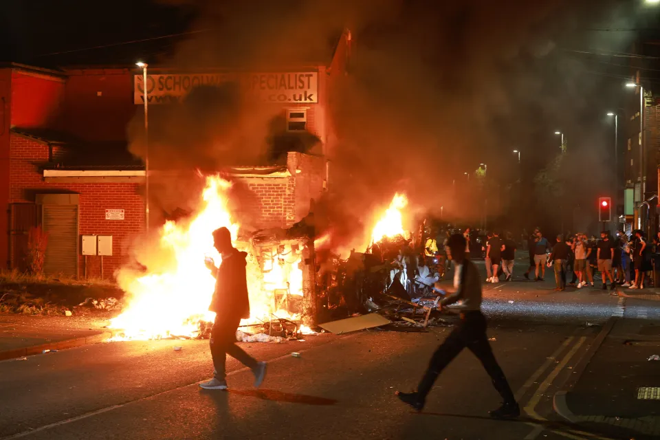 Leeds Angleterre : violences urbaines liées aux services sociaux, ce que vous devez savoir