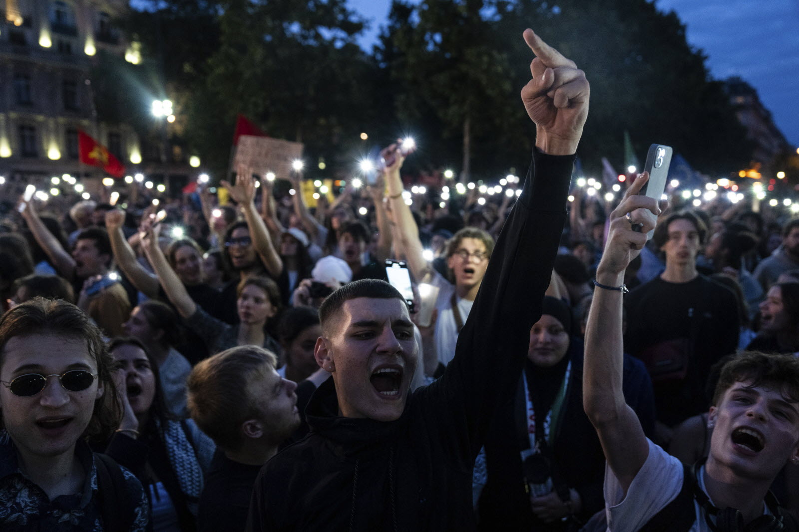 Manifestations anti RN des foules de protestants dans plusieurs villes de France