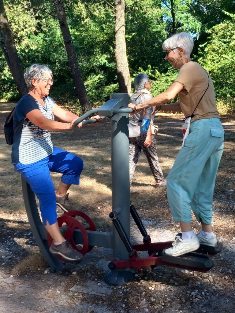 échoppes seniors, Bordeaux seniors, lieux de partage, activités pour seniors, lutte contre l’isolement, repas conviviaux, seniors Bordeaux, vie sociale senior, ateliers pour seniors, ville amie des aînés