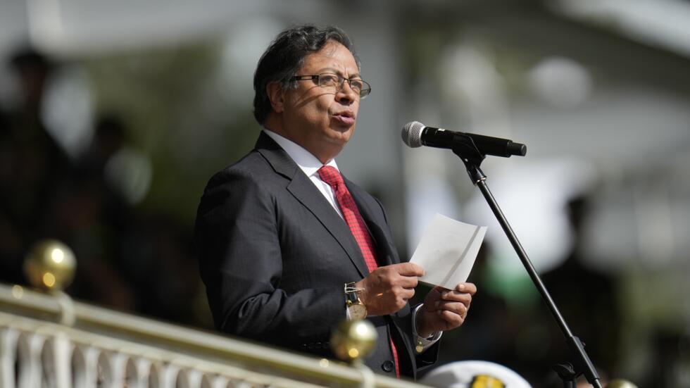 Trump, Colombie, crise diplomatique, sanctions douanières, migrants expulsés, Gustavo Petro, relations internationales, États-Unis, droits de douane, politique migratoire