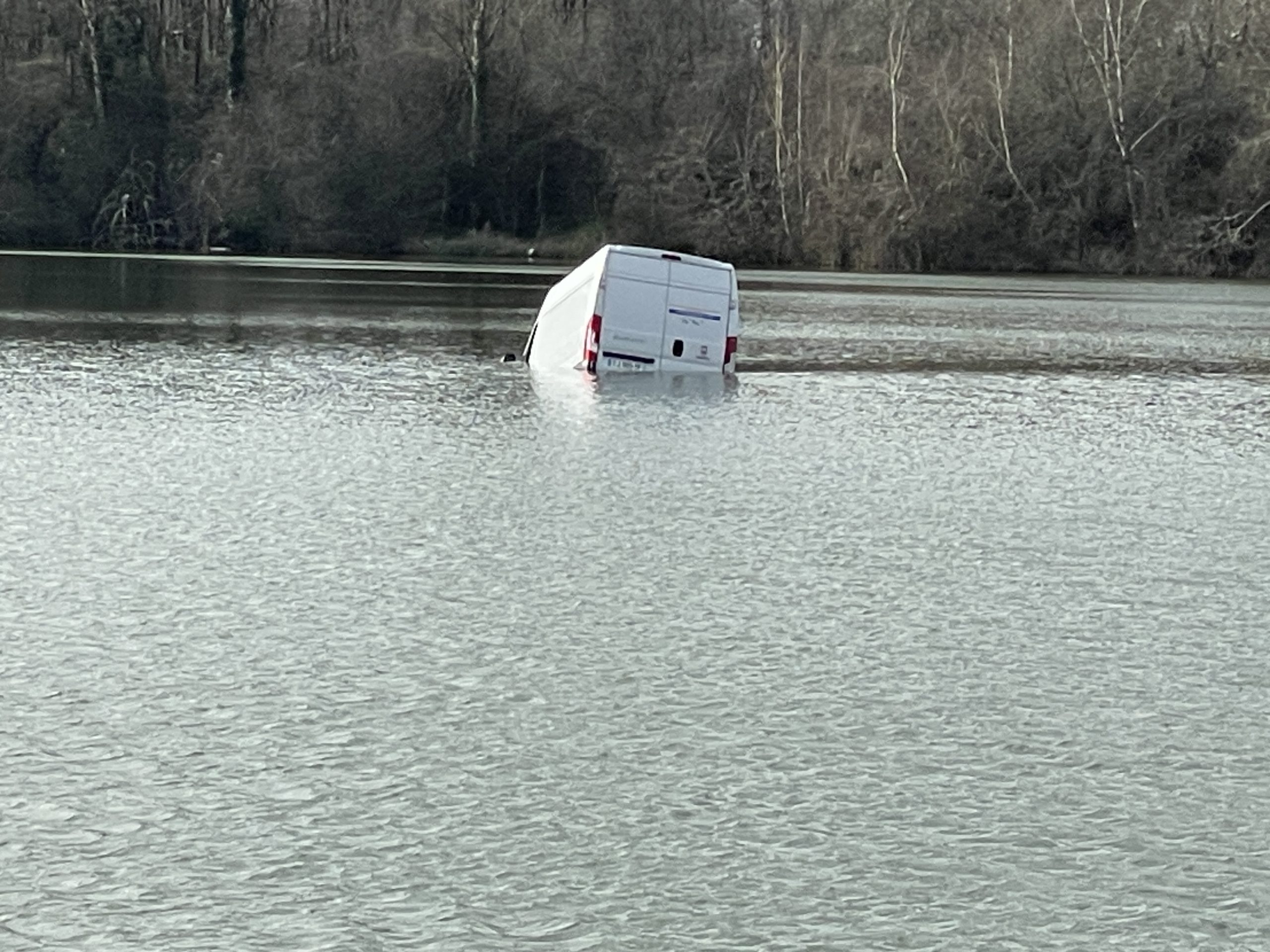camion dans lac Parempuyre