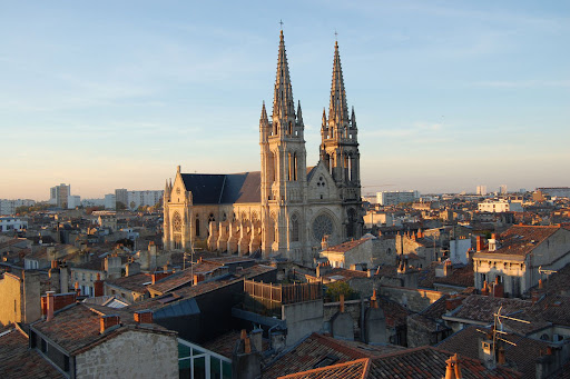 Accident du travail, chantier cathédrale, Bordeaux, ouvrier blessé, chute hauteur, sécurité chantier, restauration patrimoine, sapeurs-pompiers, enquête accident, cathédrale Saint-André