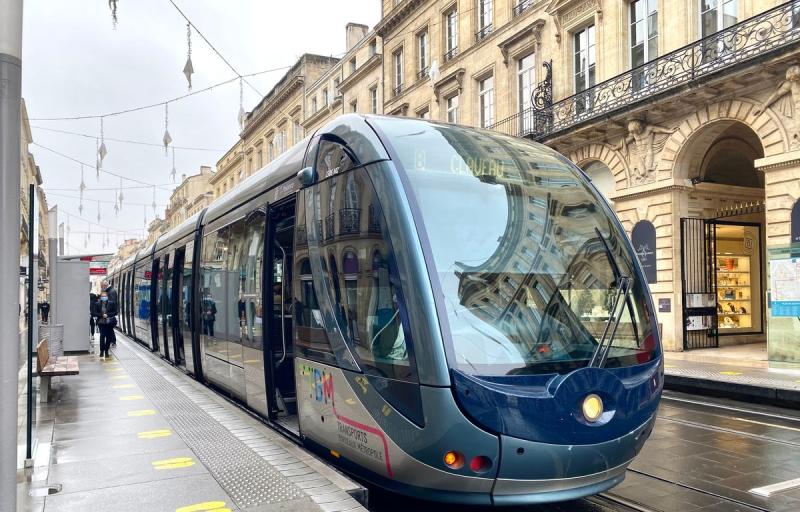 Bordeaux : des bornes de validation à quai pour fluidifier le tram et lutter contre la fraude