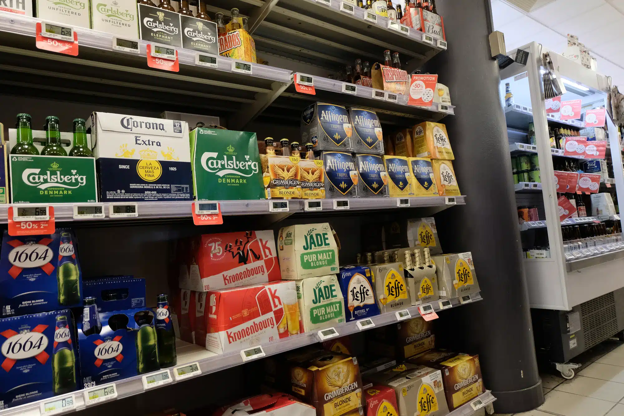 Bordeaux : la mairie serre la vis sur la vente d’alcool à emporter dans le centre