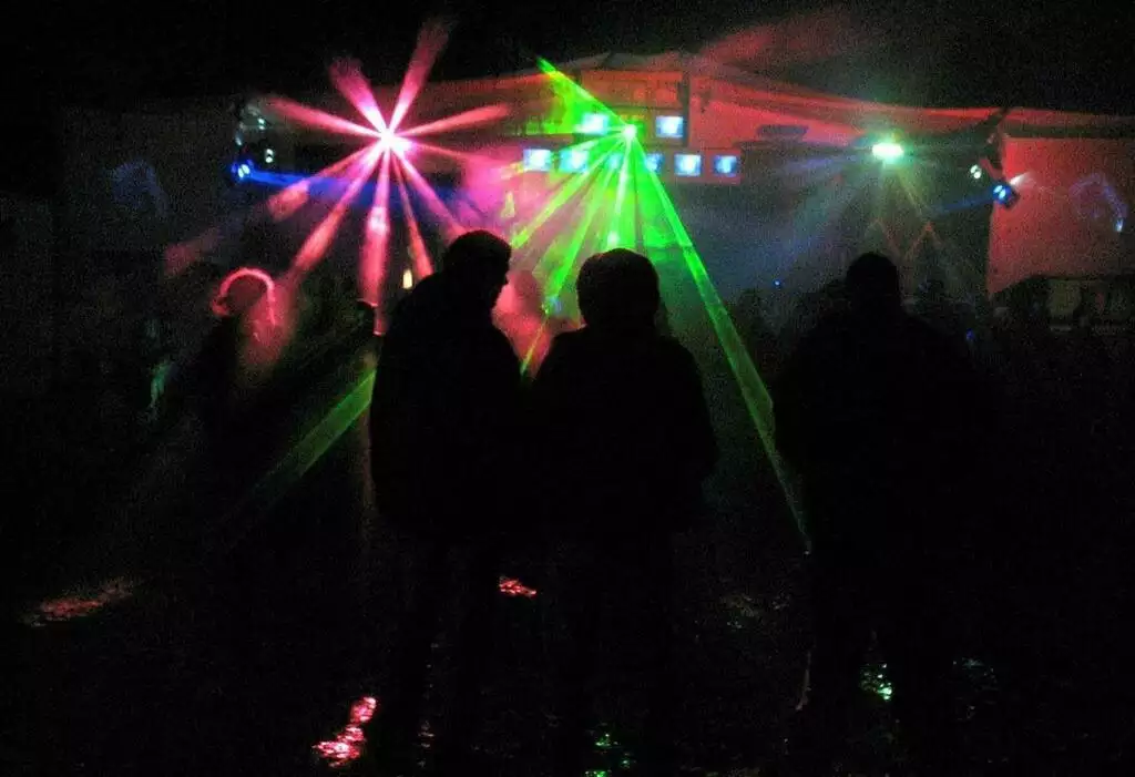 Bordeaux : une rave party illégale s’installe tout le week-end, la police tarde à agir