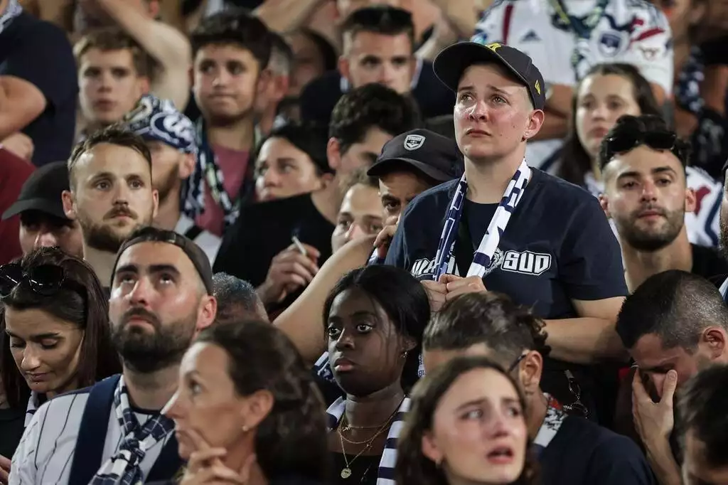 Girondins de Bordeaux : un match à huis clos face à Saumur, la FFF frappe fort