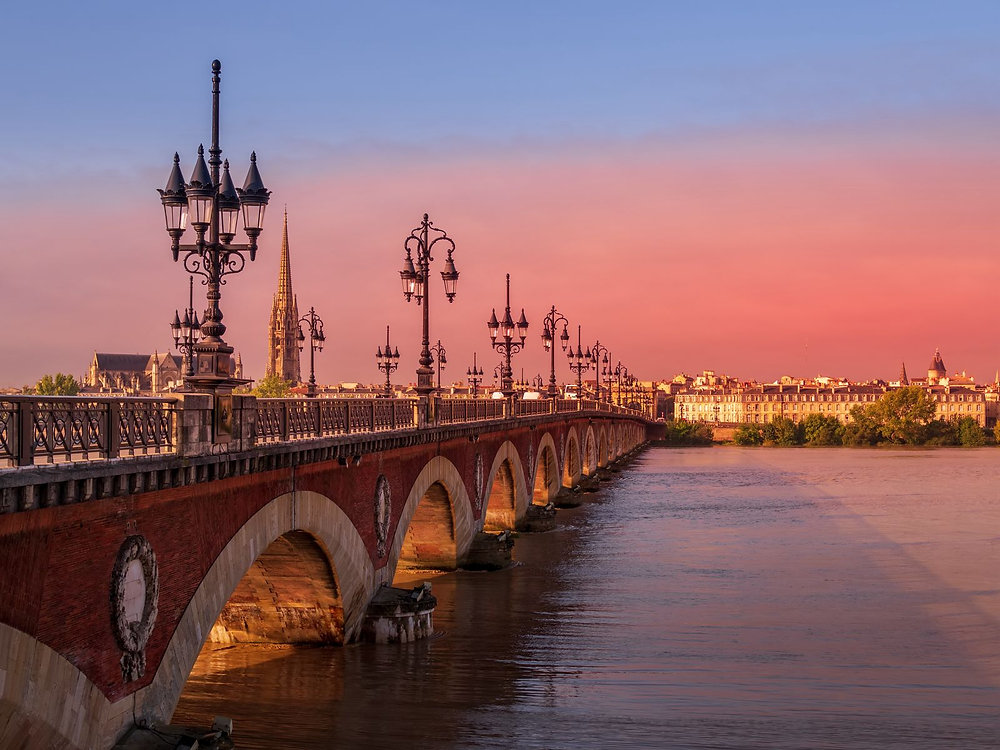 Pont de pierre : un été sans tram, mais un chantier pour le siècle