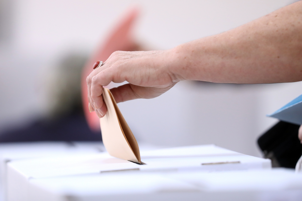 Des maires veulent ouvrir les urnes aux 16-17 ans : un appel lancé avant les municipales