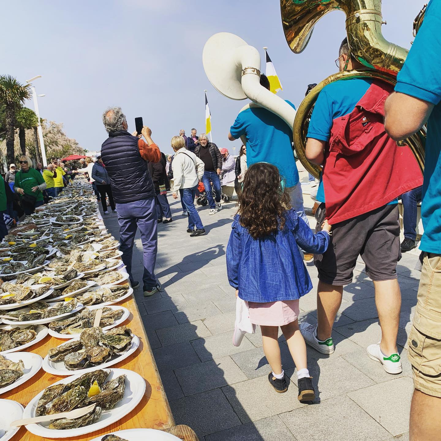 Arcachon : marée humaine pour le buffet d’huîtres de la Plage aux écrivains