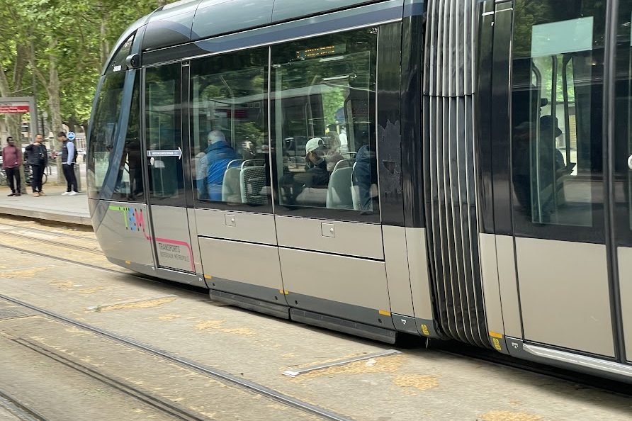 Bordeaux : travaux nocturnes sur la ligne B, bus de remplacement prévus