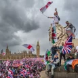 Tommy Robinson réunit 110 000 personnes à Londres lors d’un rassemblement controversé