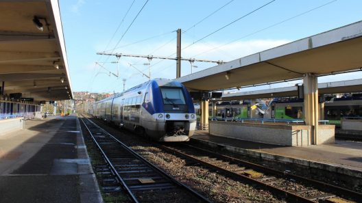 Quatre départs de feu paralysent les voies ferrées en Gironde : la piste criminelle privilégiée