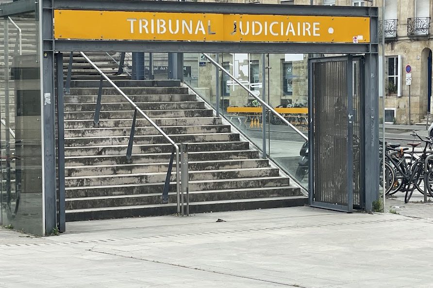 Bégadan Nord-Médoc : un automobiliste écroué après avoir visé un autre conducteur avec un fusil