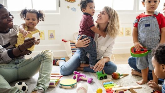 Municipales 2026 à Bordeaux : la petite enfance au cœur de l’affrontement Cazenave–Hurmic