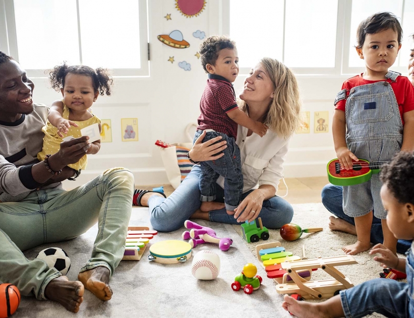 Municipales 2026 à Bordeaux : la petite enfance au cœur de l’affrontement Cazenave–Hurmic