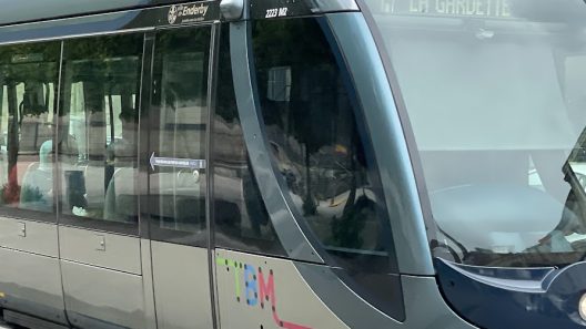 Bordeaux : une adolescente tuée par un tram quai Richelieu