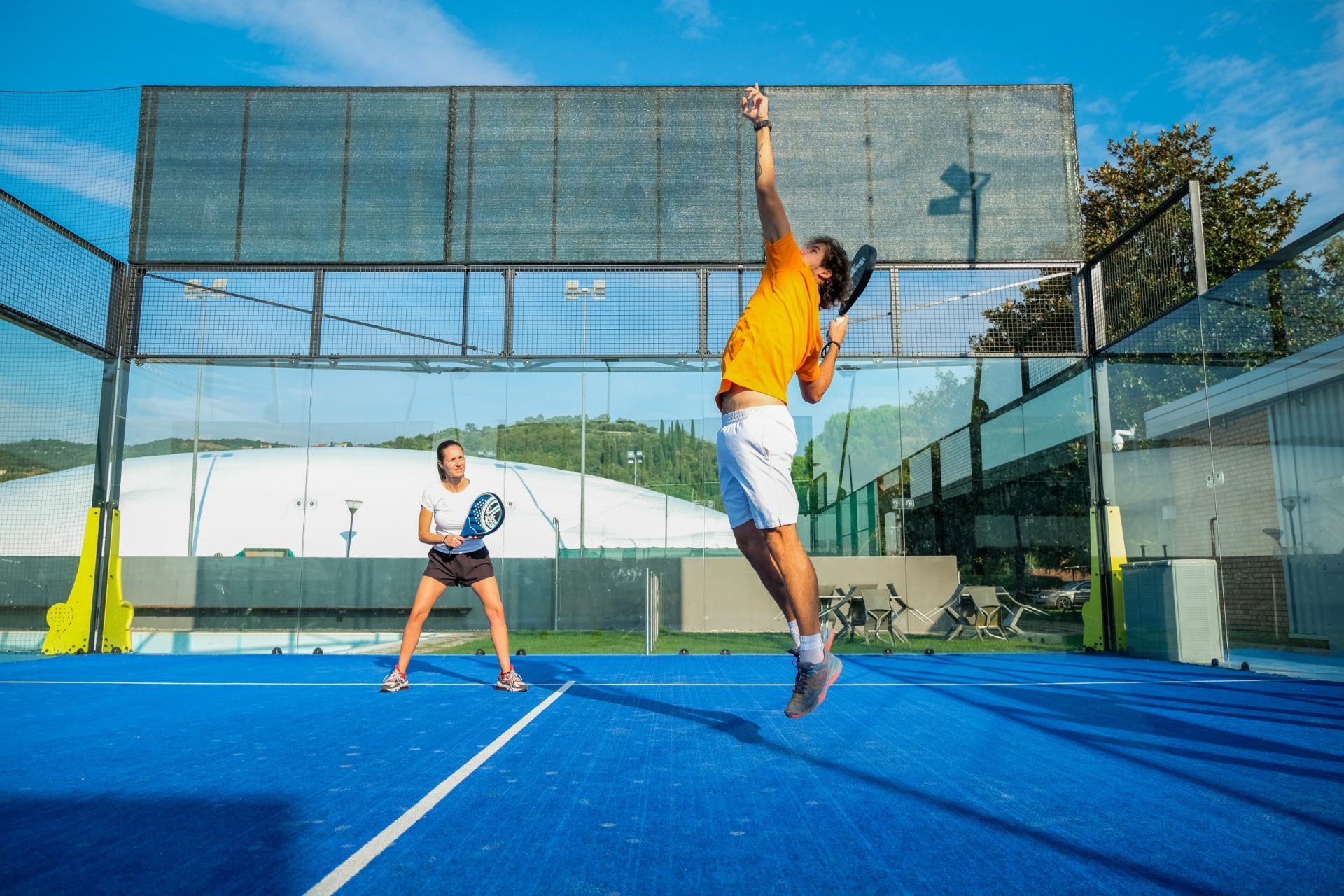 Padel à Bordeaux : La nouvelle passion qui remplit les terrains de la métropole