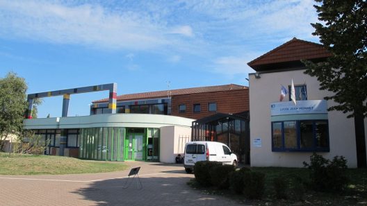 Libourne : fausses menaces au lycée Jean-Monnet, une enseignante condamnée pour dénonciation mensongère et escroquerie